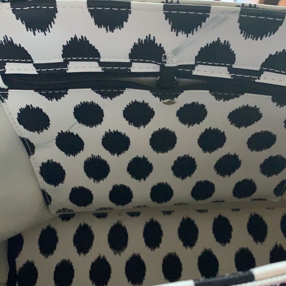 Kate Spade Ikat Dot Riley Tote white with black spots. - Picture 4 of 4